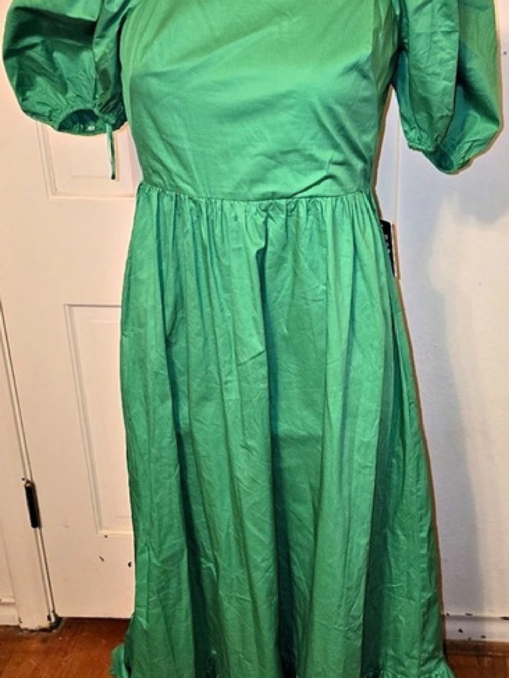 EXPRESS Square Neck Puff Sleeve Smocked Midi Dress Green Small NWT